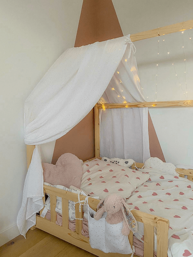 Ciel de lit cabane Romane